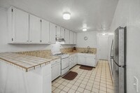 Building Photo - 26185 Zdan Rd