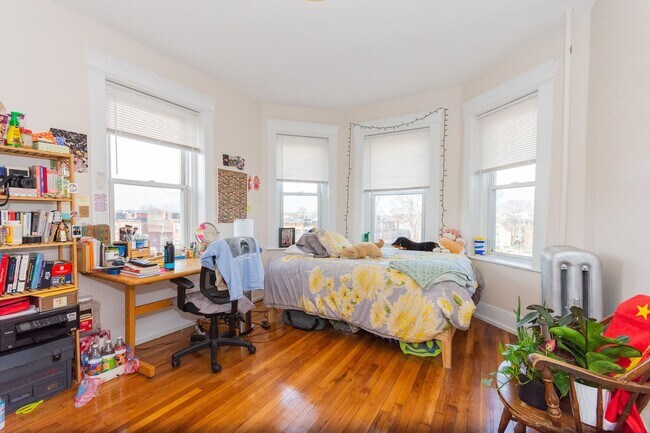 Building Photo - Gorgeous new four bedroom, Stainless steel kitchen, granite counter tops.