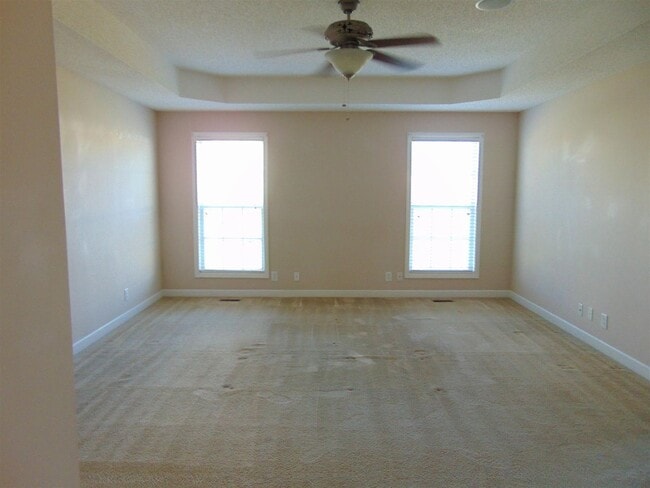 Building Photo - 3 Bedroom 2 Bathroom Home!