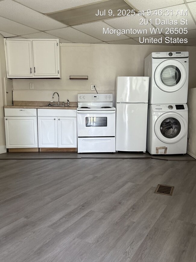 Primary Photo - 487 Dallas St