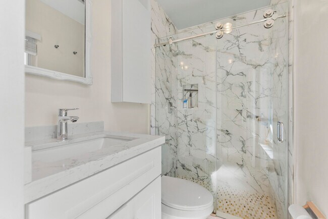 Building Photo - 401 NE 10th Terrace