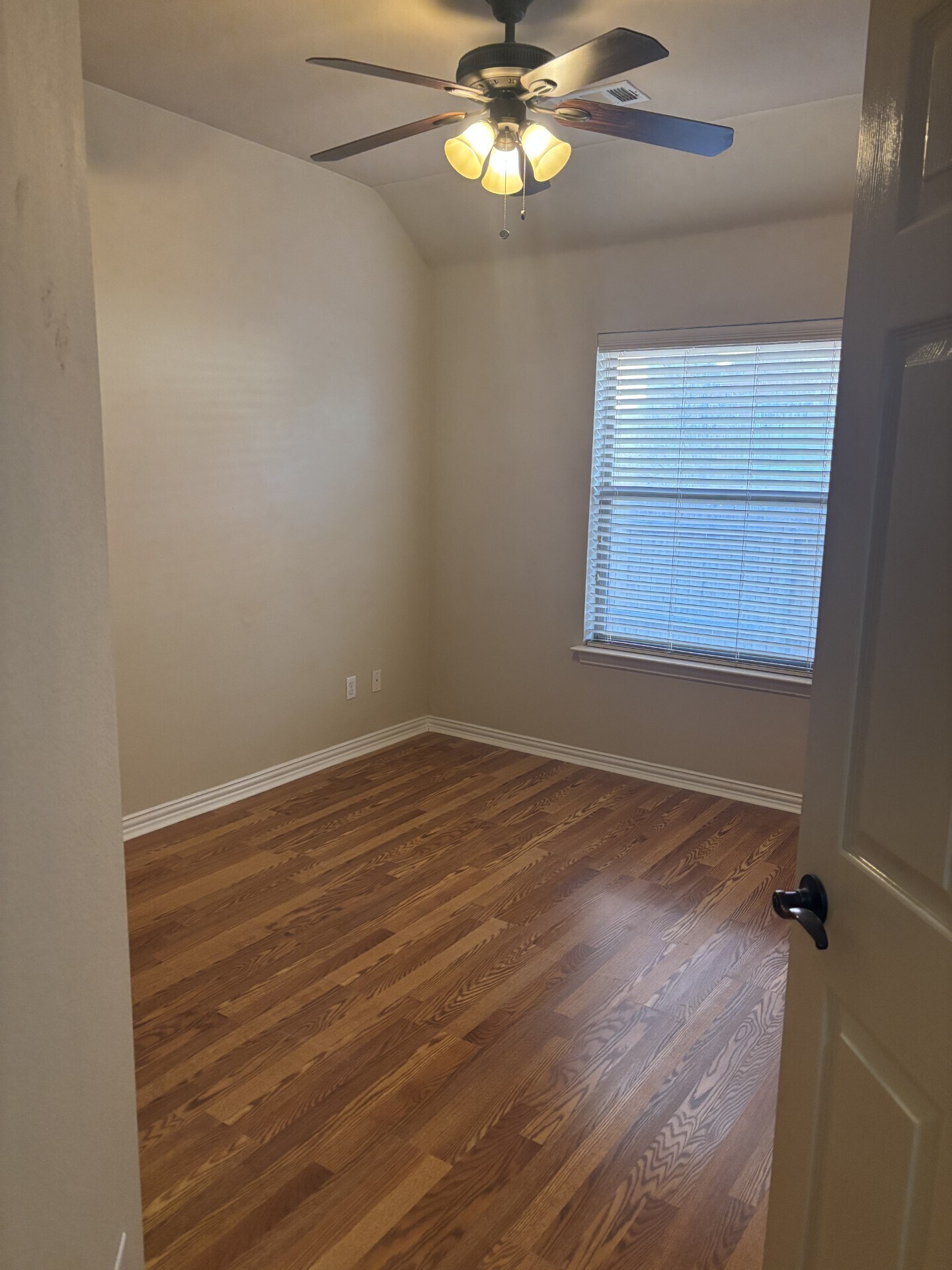 Building Photo - 552 Palomino Way