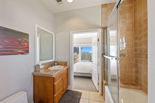 Building Photo - 11840 Dorothy St