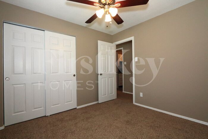 Building Photo - 2335 Bramble Ln