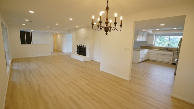 Building Photo - 915 Ranch View Ln