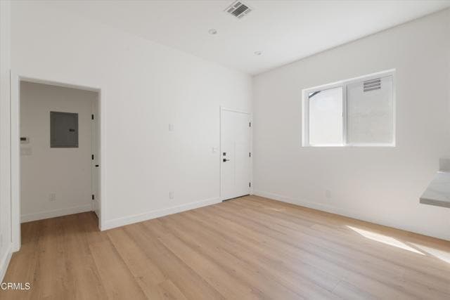 Building Photo - 10558 Encino Ave