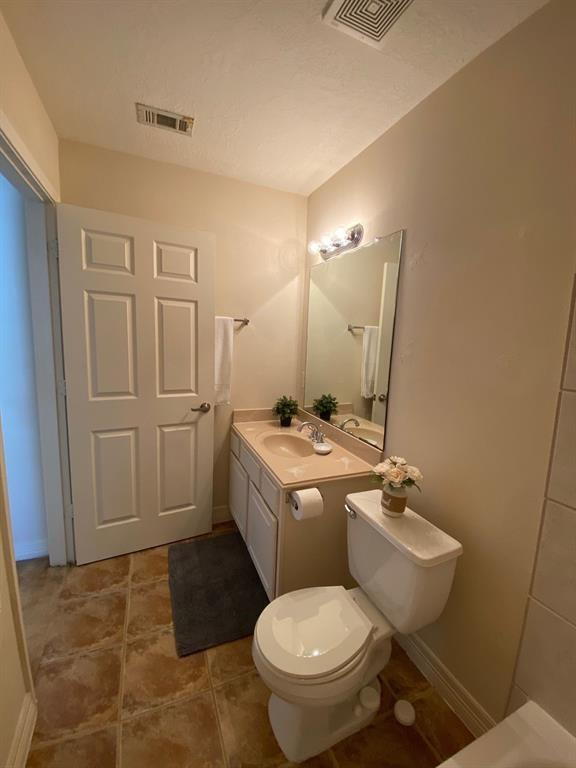 Building Photo - Beautifully maintained 3-bedroom, 3.5-bath townhome