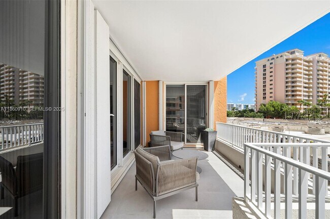 Building Photo - 785 Crandon Blvd