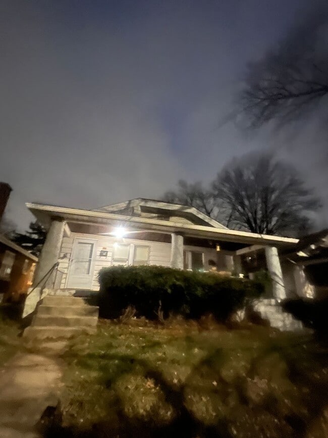 Building Photo - 738 N Chester Ave