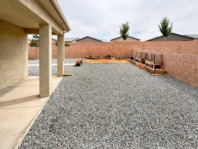 Building Photo - Newer home in Solcito Subdivision in Cente...