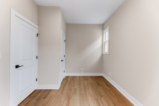 Building Photo - 2512 W 69th St