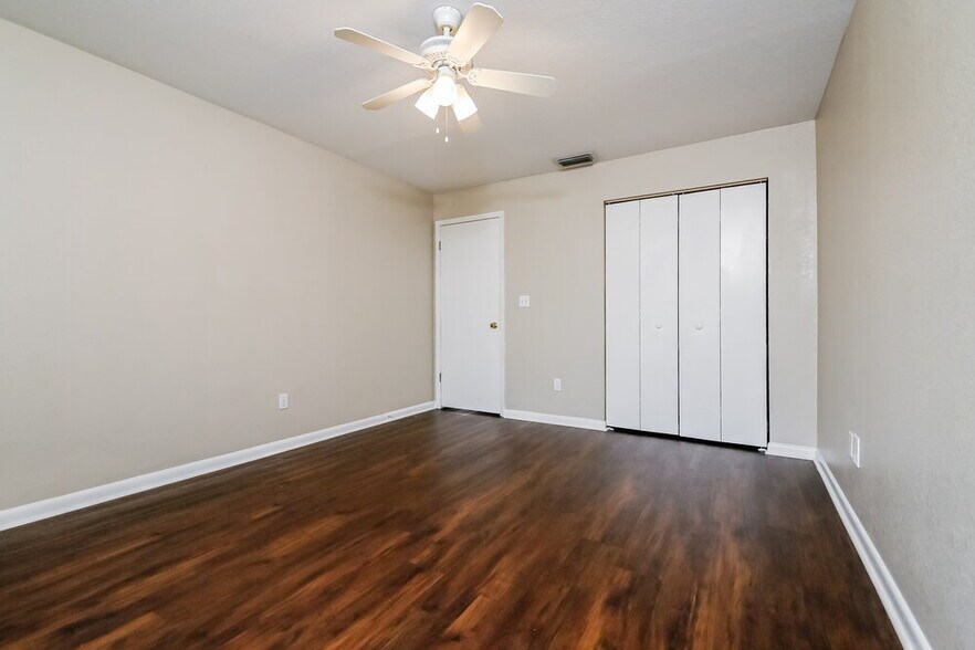 Building Photo - 1411 Forsyth Way