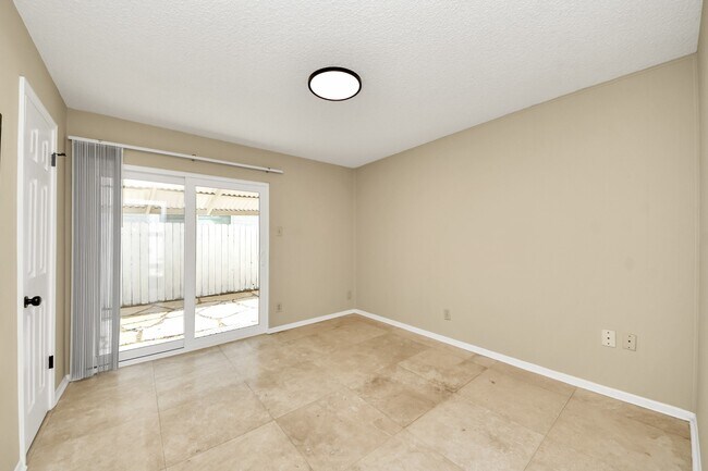 Building Photo - 5 Tiffany Square