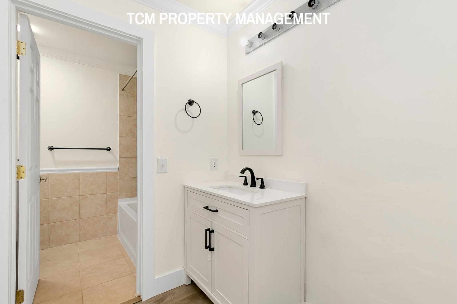 Building Photo - 18501 SE Newport Way