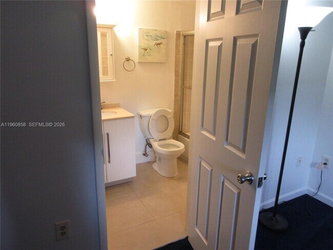 Building Photo - 10835 SW 112th Ave