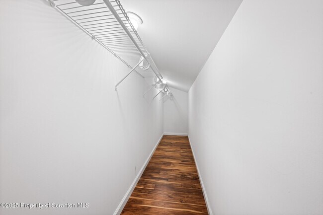 Building Photo - 371 Orchard St