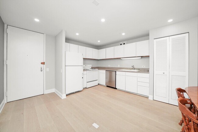 Building Photo - 405 N Wabash Ave