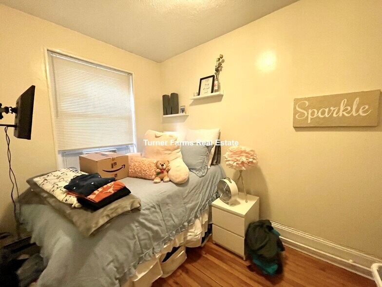 Building Photo - 15A Garden St