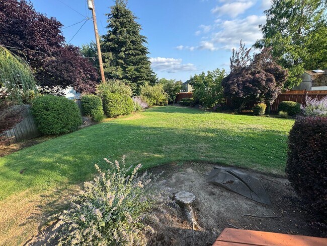 Building Photo - Beautiful 3 Bedroom In Eugene MOVE IN SPECIAL $300 off 1st month rent