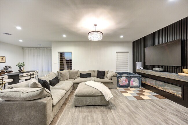 Building Photo - 6846 Dell Vista Drive