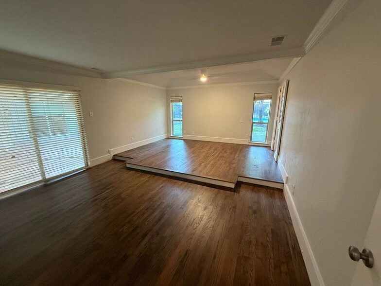 Building Photo - 6911 Gateridge Dr