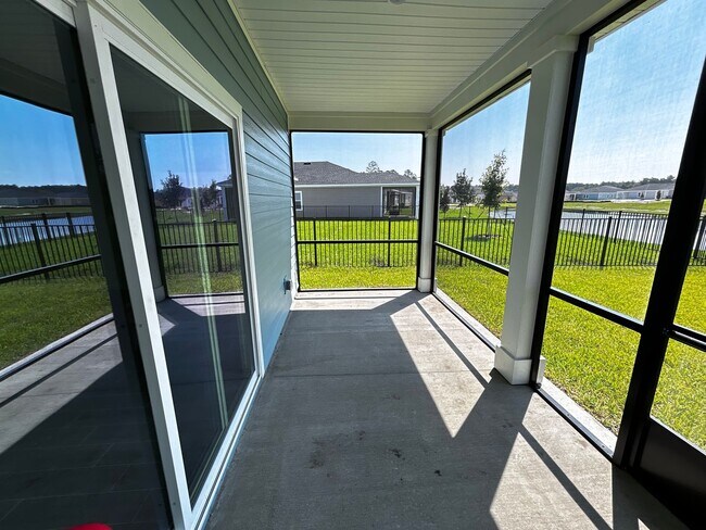 Building Photo - Brand New Pristine 4/3 minutes from River ...