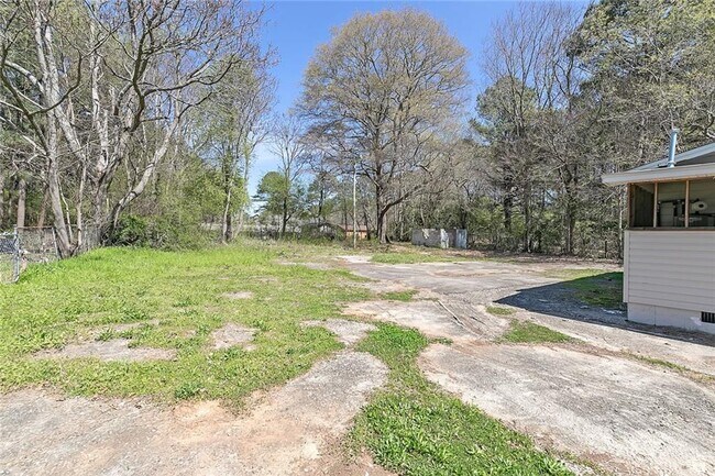 Building Photo - 455 Westside School Rd