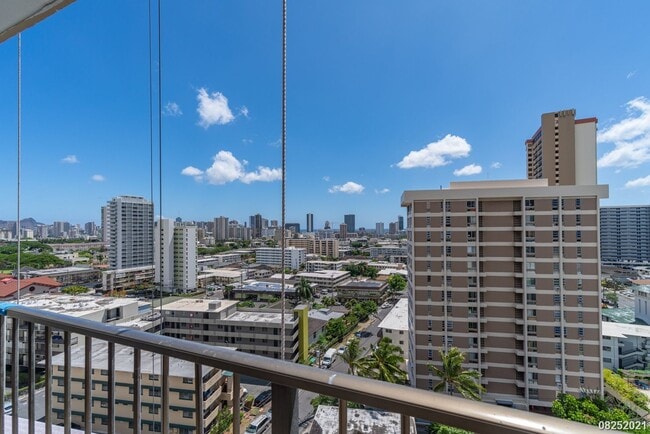 Building Photo - 1 Bed 1 Bath Camelot Condominium in Makiki