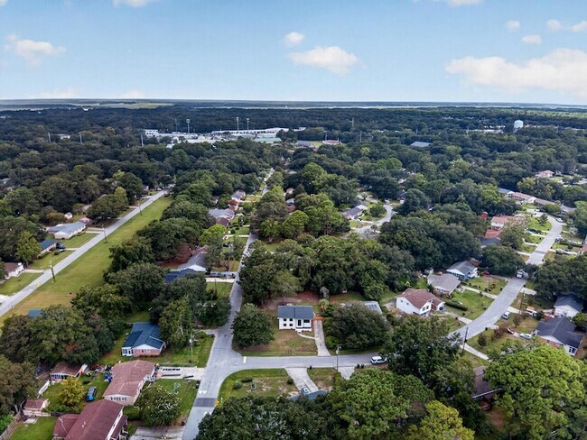 Building Photo - 1411 Westway Dr