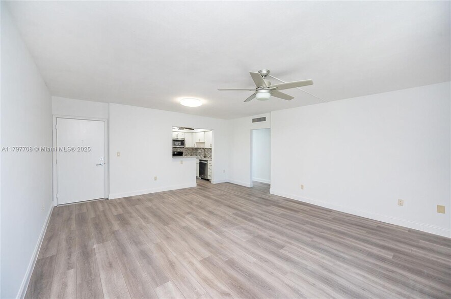 Building Photo - 301 Sunrise Dr