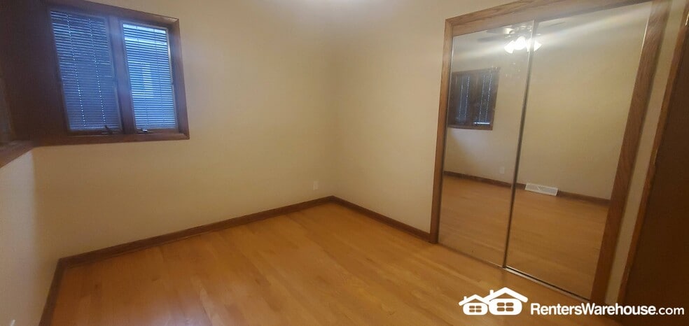 Building Photo - 10525 W Custer Ave