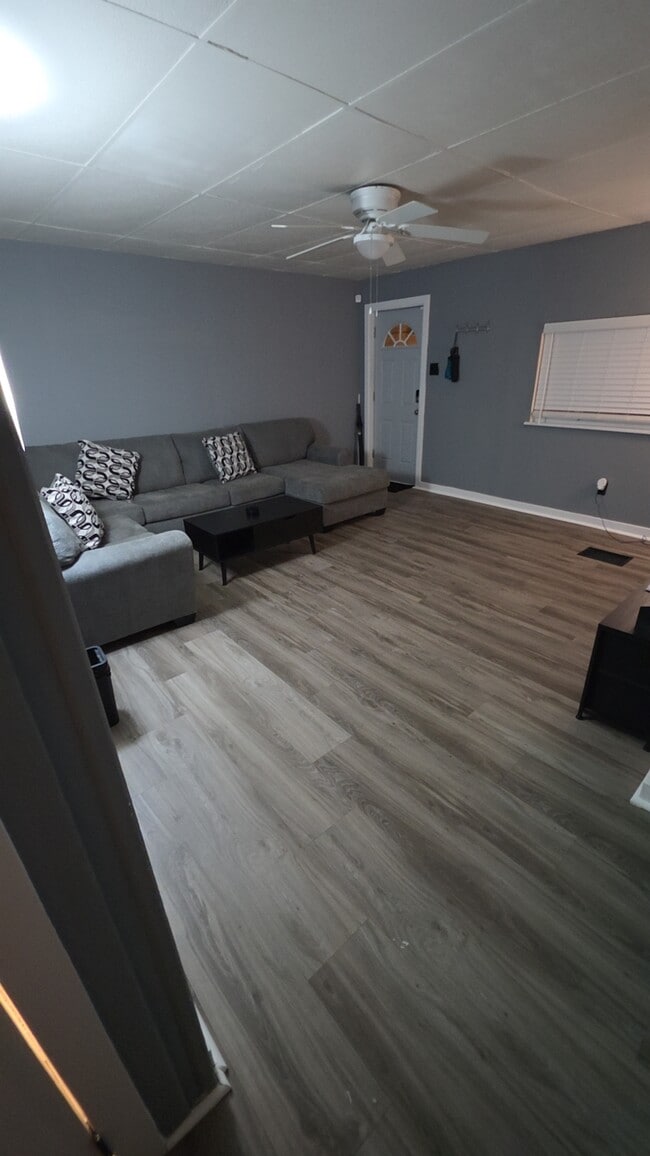 Building Photo - 811 Excelsior St