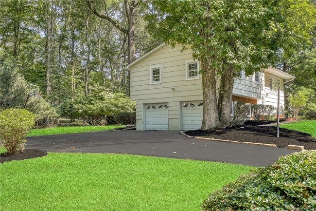 Building Photo - 4 Hamilton Ln