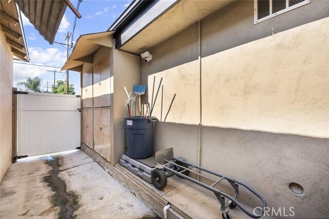 Building Photo - 7707 Teesdale Ave