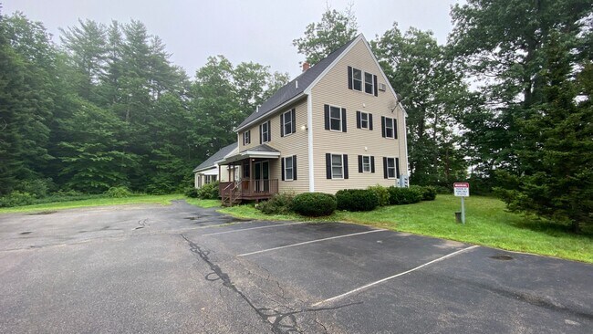 Building Photo - UNH Student Rental Available for the 2026-...