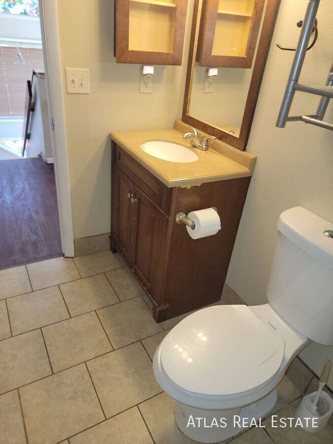 Building Photo - 408 Columbia Rd