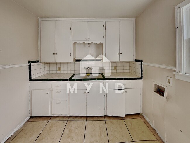 Building Photo - 211 Kerby St