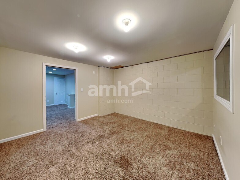 Building Photo - 293 Iris Trail Dr