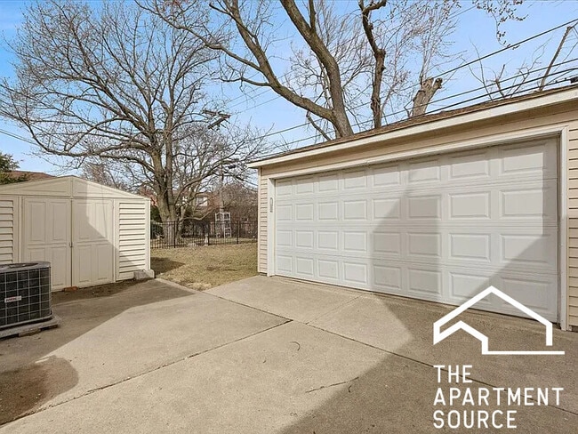 Building Photo - 4538 Dempster St