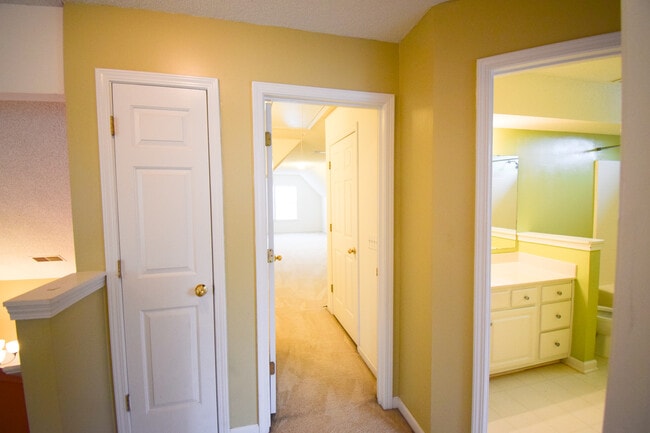 Building Photo - 104 Summit Ridge Cir