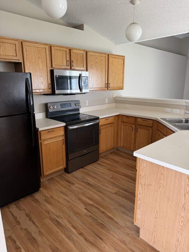 Building Photo - 255 Lobelia Dr