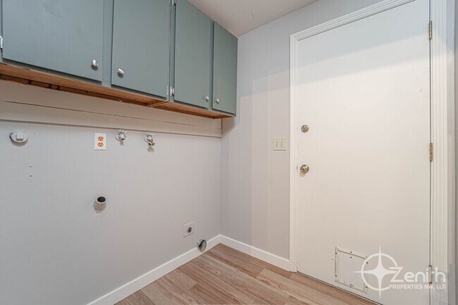 Building Photo - 1701 SE 123rd Ave