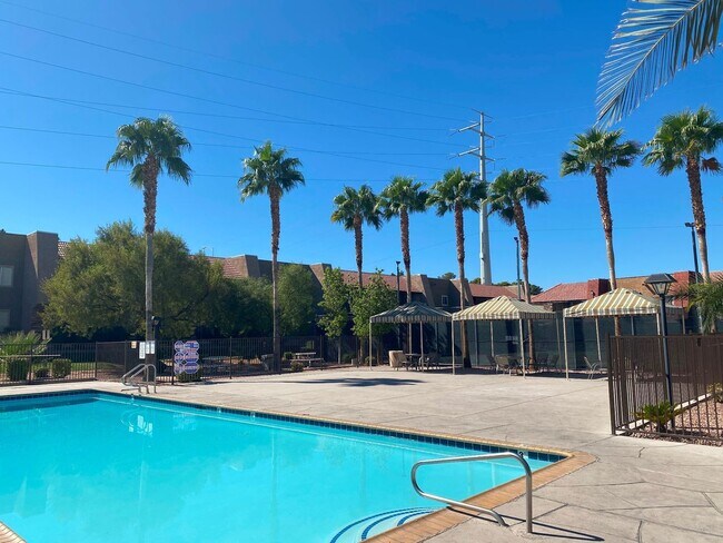 Building Photo - Beautiful Bella Vita 1 Bedroom/1 Bath unit.