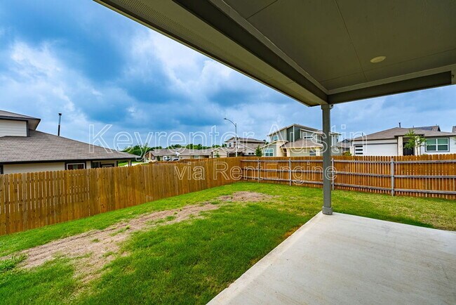 Building Photo - 2901 Louris Ln