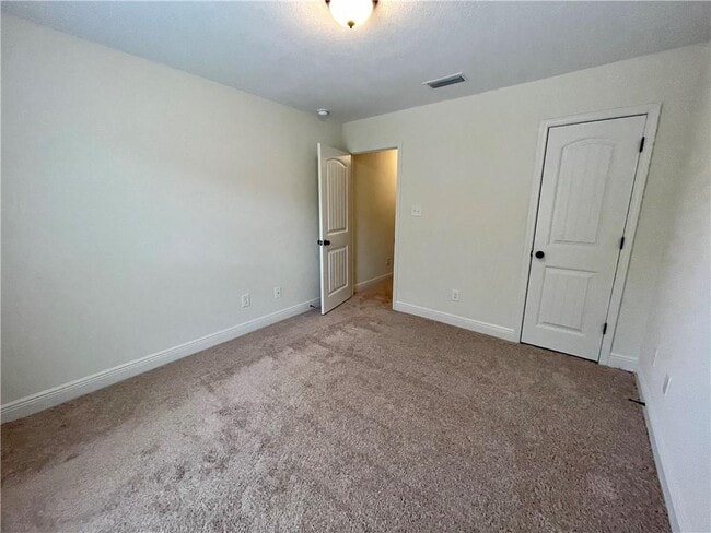 Building Photo - 1185 Forest Glen Dr W