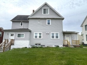 Building Photo - 171 Davis St