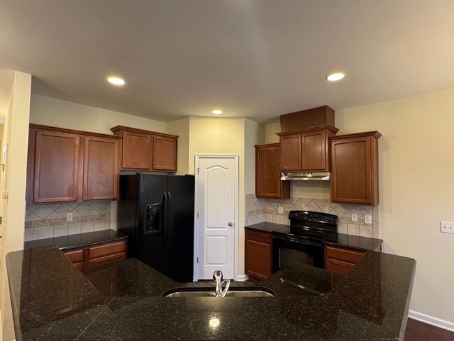 Building Photo - *Move In Special* 3 Bed | 2.5 Bath Cary To...