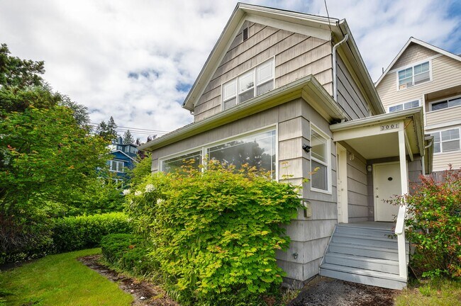 Building Photo - The Perfect Urban Escape: A Quiet, Safe 3-Bedroom Townhouse in North Queen Anne - Tour Now!