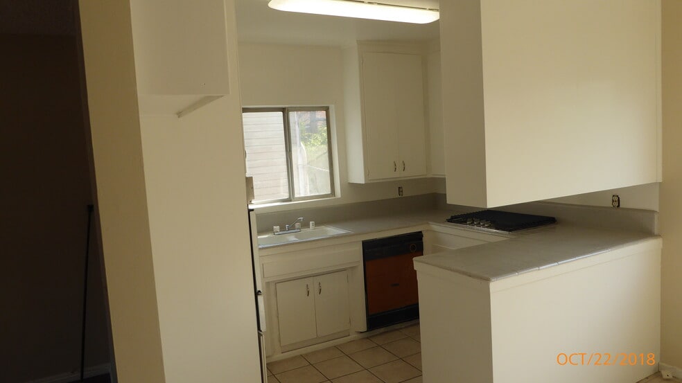 Kitchen - 1845 S Barrington Ave