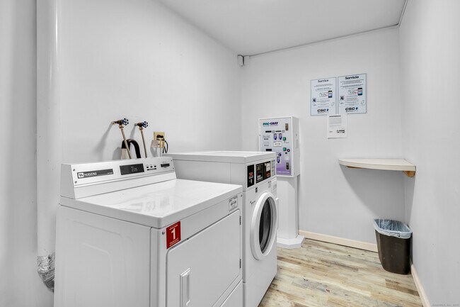 Building Photo - 38 Rambling Brook Ln